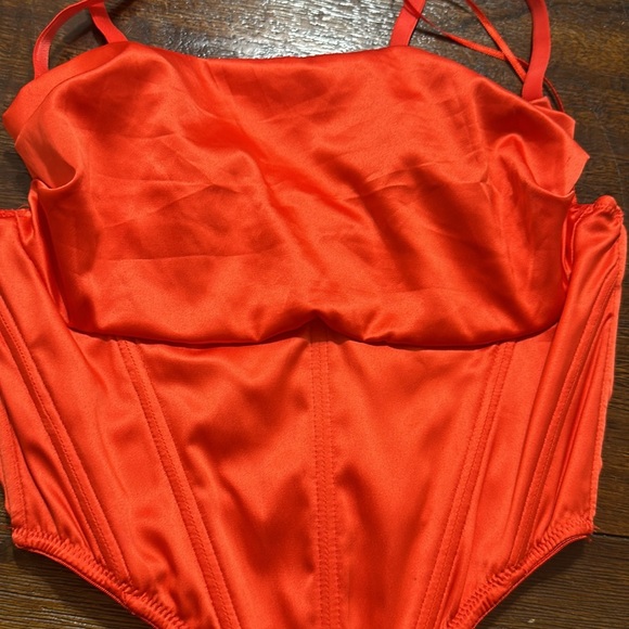NWOT Urban outfitters UO Lexi Satin Cowl Corset Top Red Satin - Picture 6 of 9
